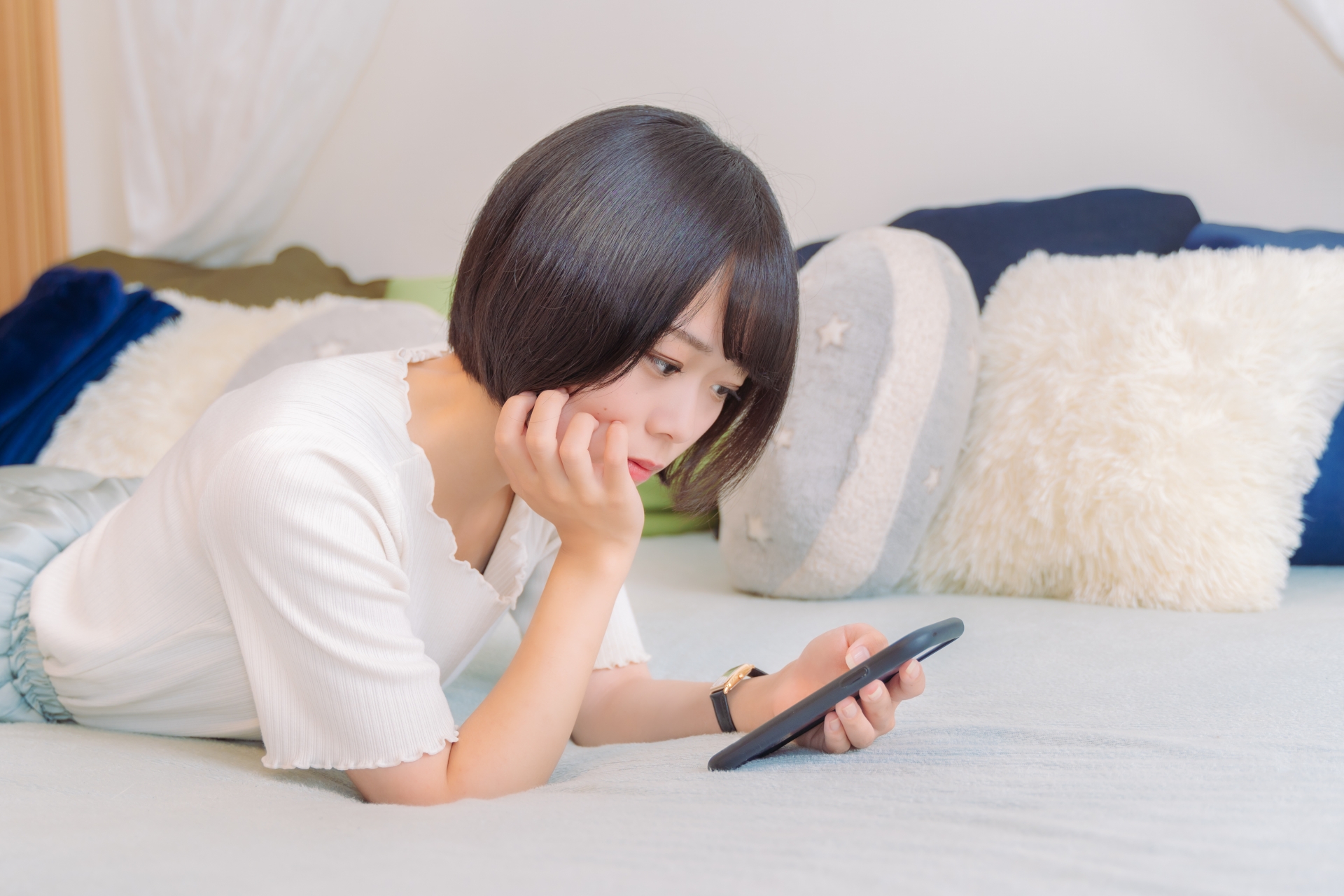 婚活アプリで悩む日本人女性
