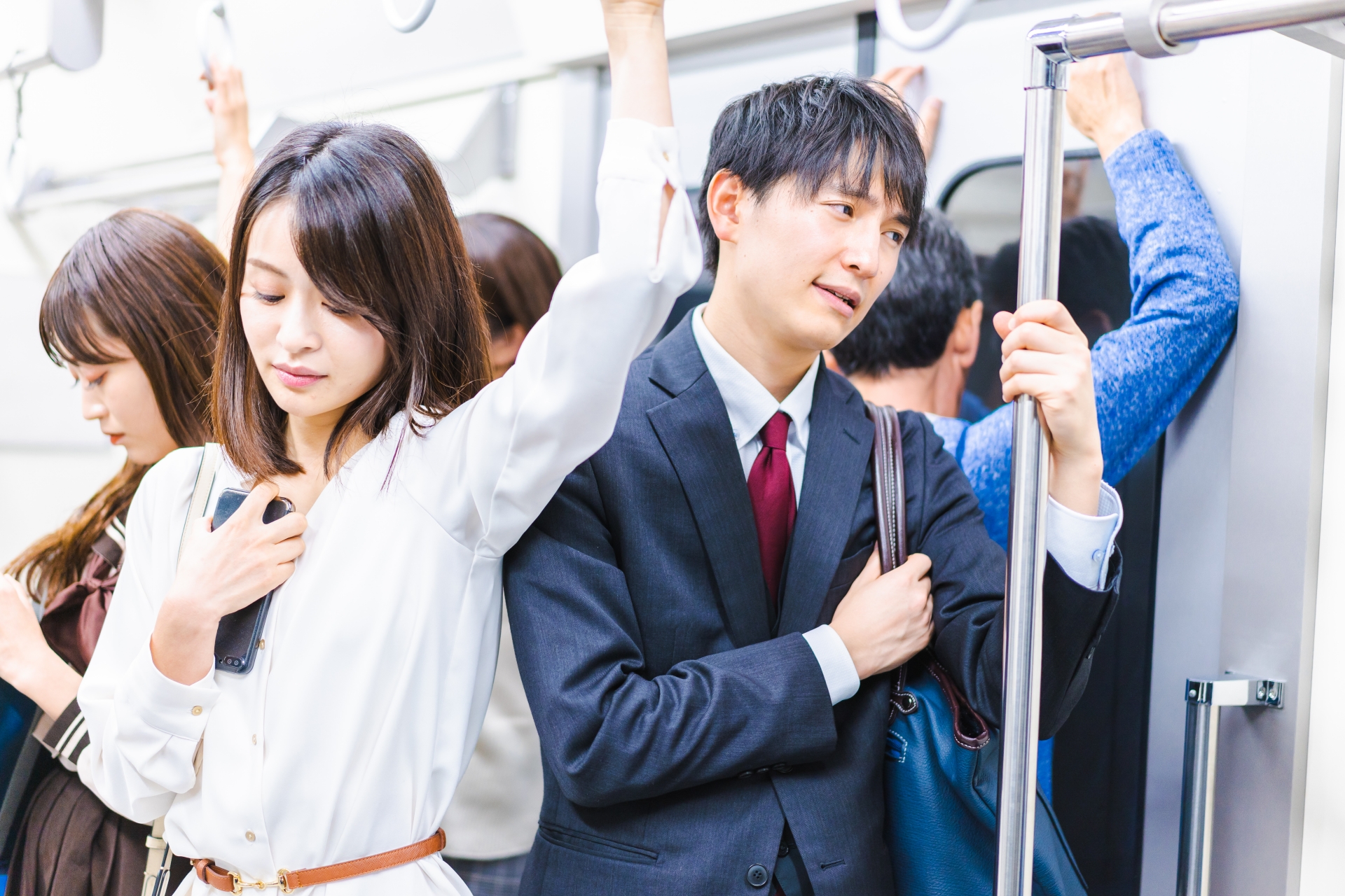 カウンセラーに無趣味のプロフィール作成を相談する日本人