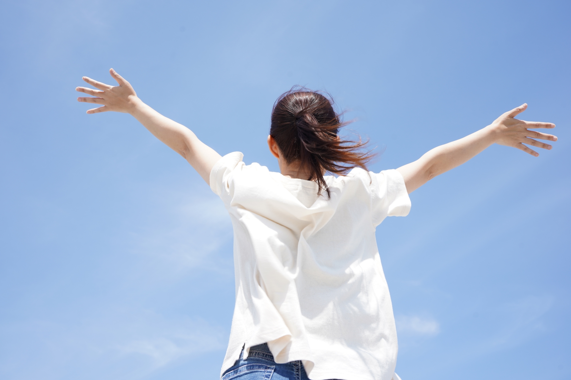 前向きに決断する日本人女性