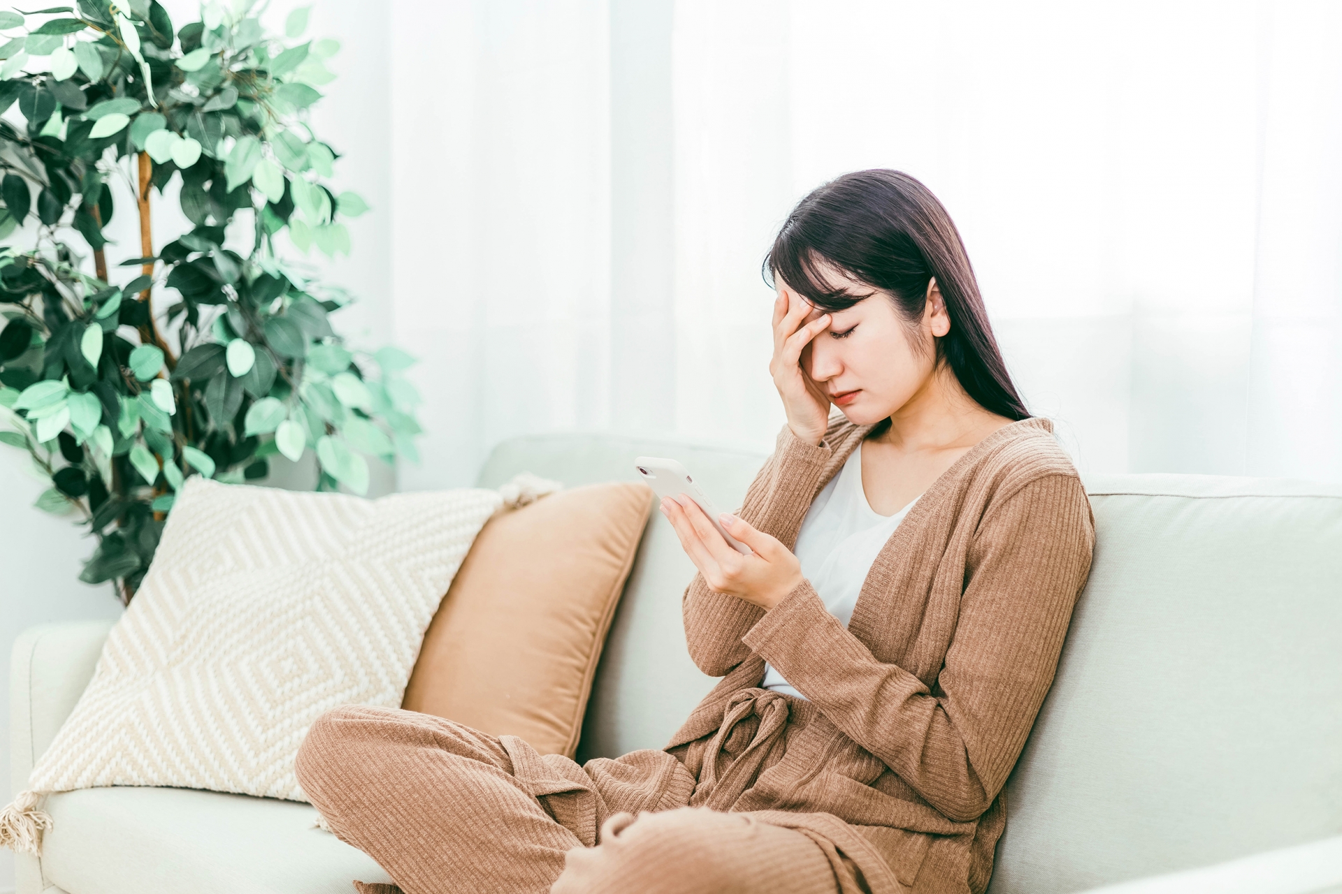 婚活で交際が続かず悩む日本人女性