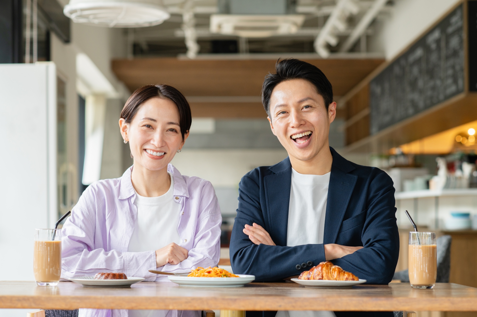 前向きな気持ちで婚活に臨む日本人のイメージ
