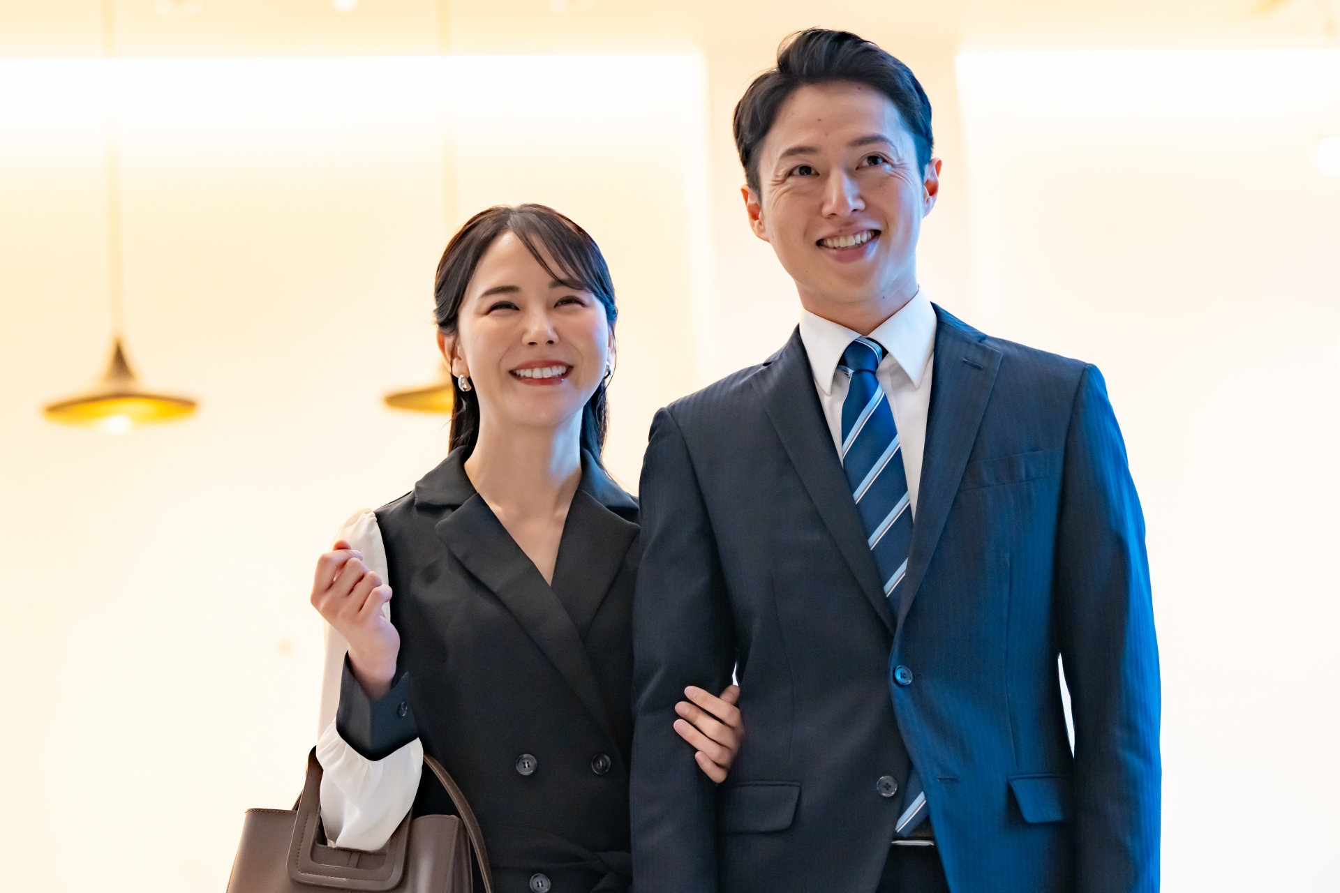 恋愛リアリティ番組をイメージするロマンチックなシーン