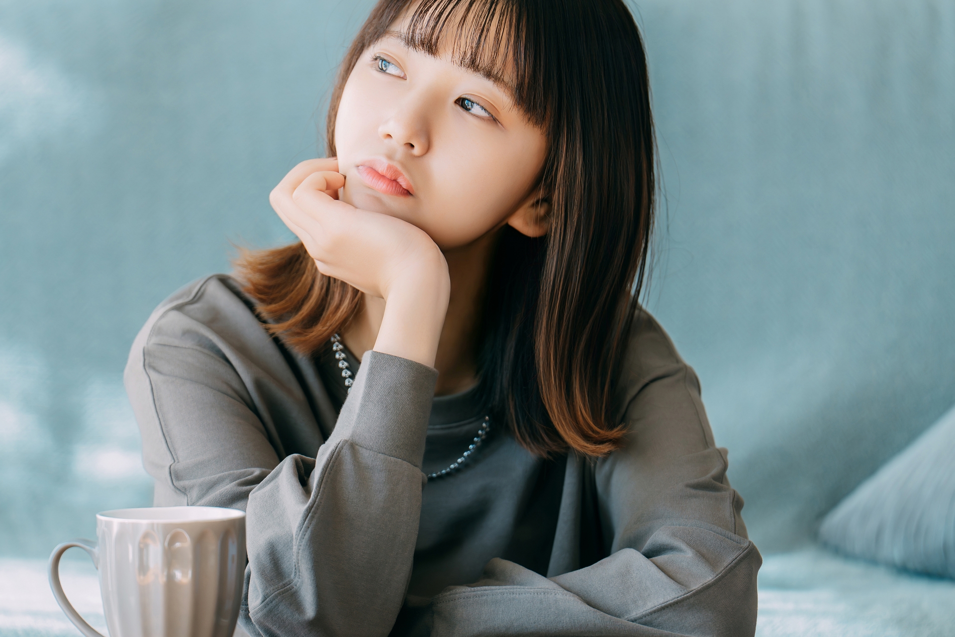 自分の愛着スタイルと恋愛パターンに悩む日本人女性