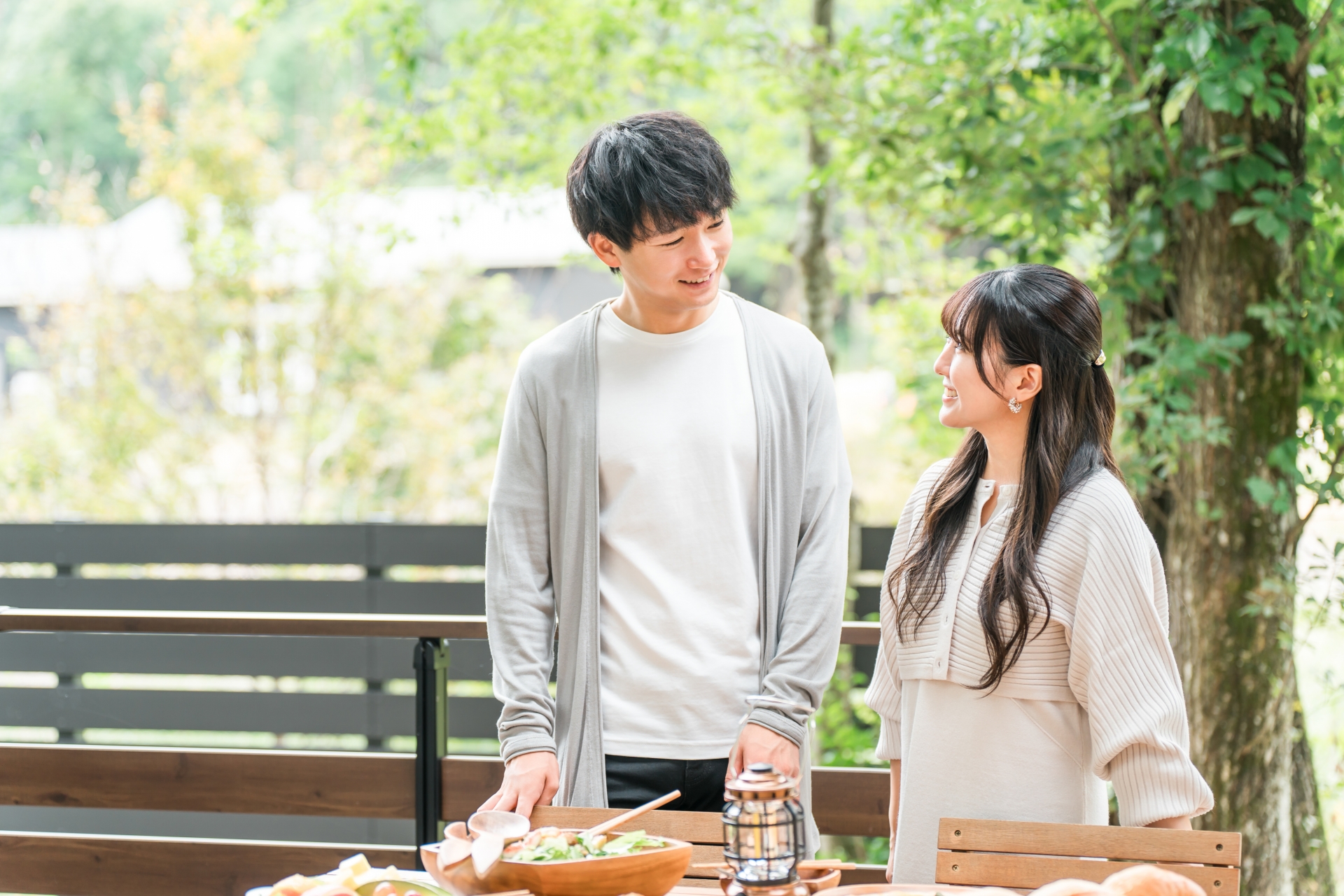 多様な結婚観を持つ現代の日本人カップル
