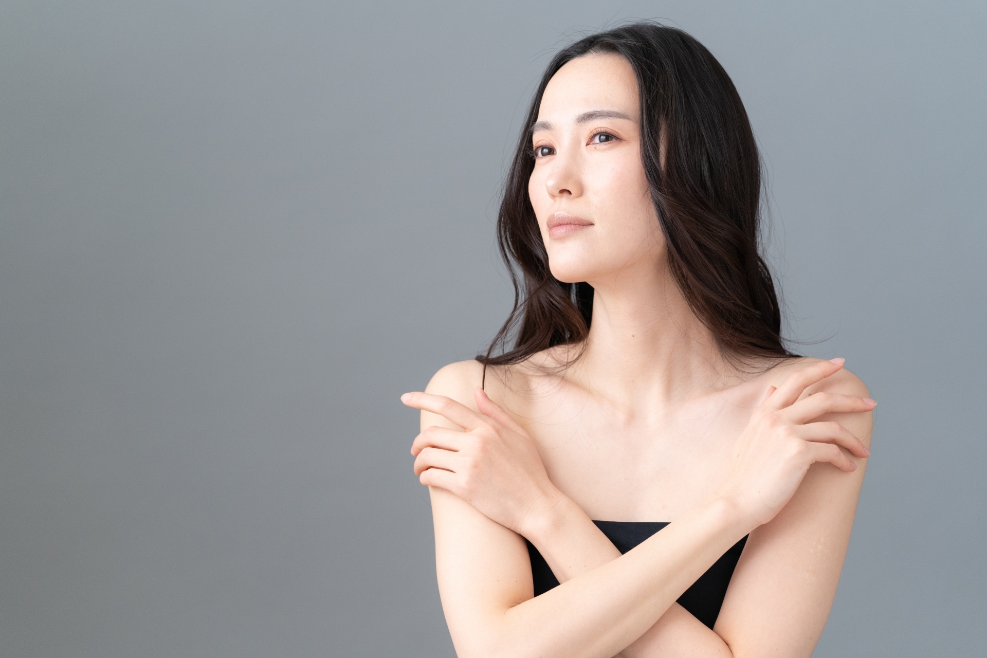 繊細な感受性を持つ30代日本人女性