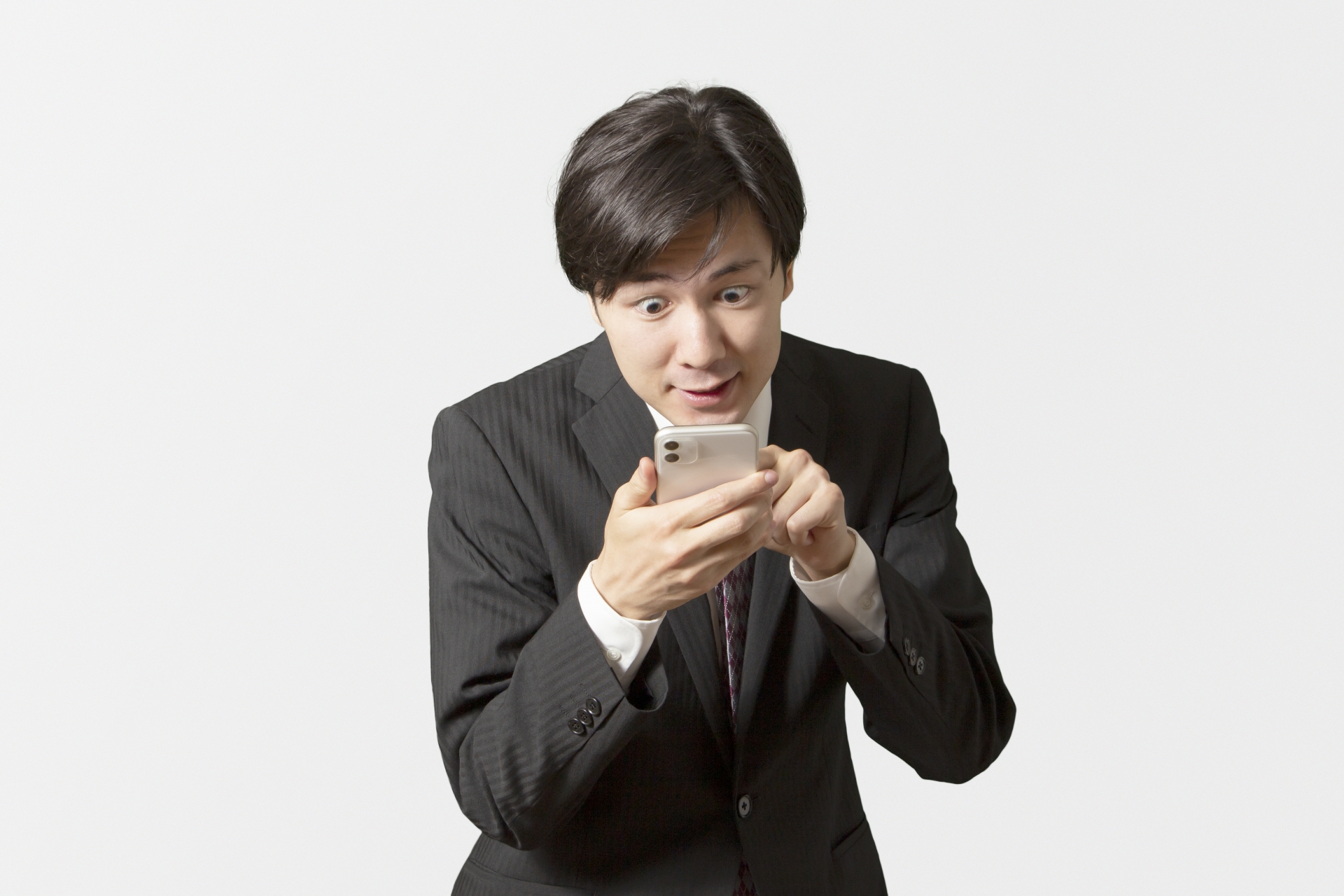 カウンセラーに婚活情報の整理を相談する日本人女性