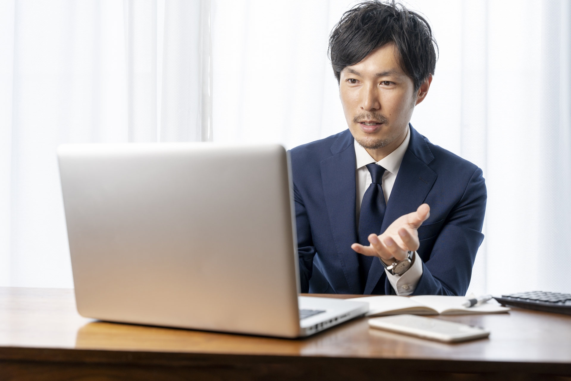 転勤と結婚の両立に悩む日本人カップル
